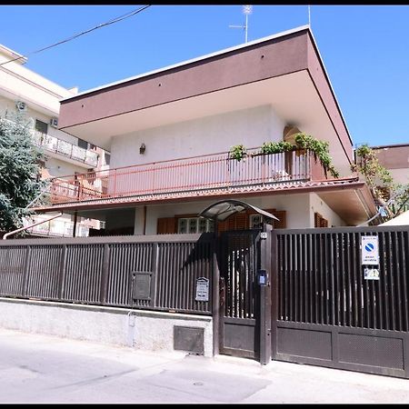 Il Villino Apartments Бари Экстерьер фото